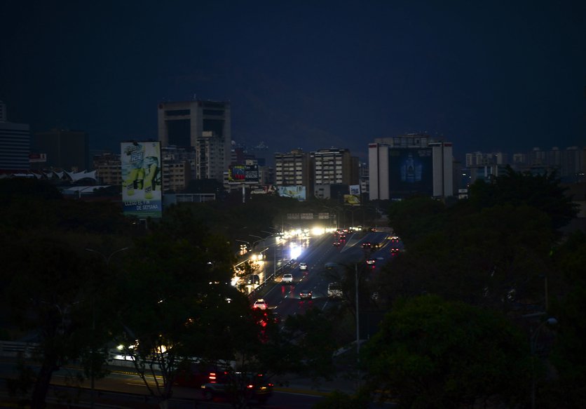 Venezuela sufre un apagón eléctrico masivo que paraliza a casi todo el país